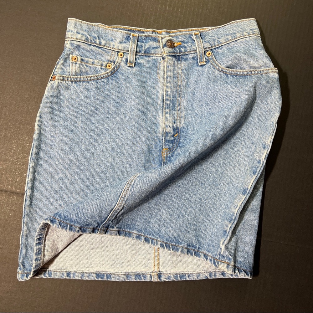 Vintage Levi's 551 Relaxed Fit Denim Skirt Women's Size 10 USA Made Excellent